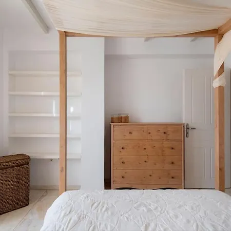 Alkinoi * Santa Maria (Paros)